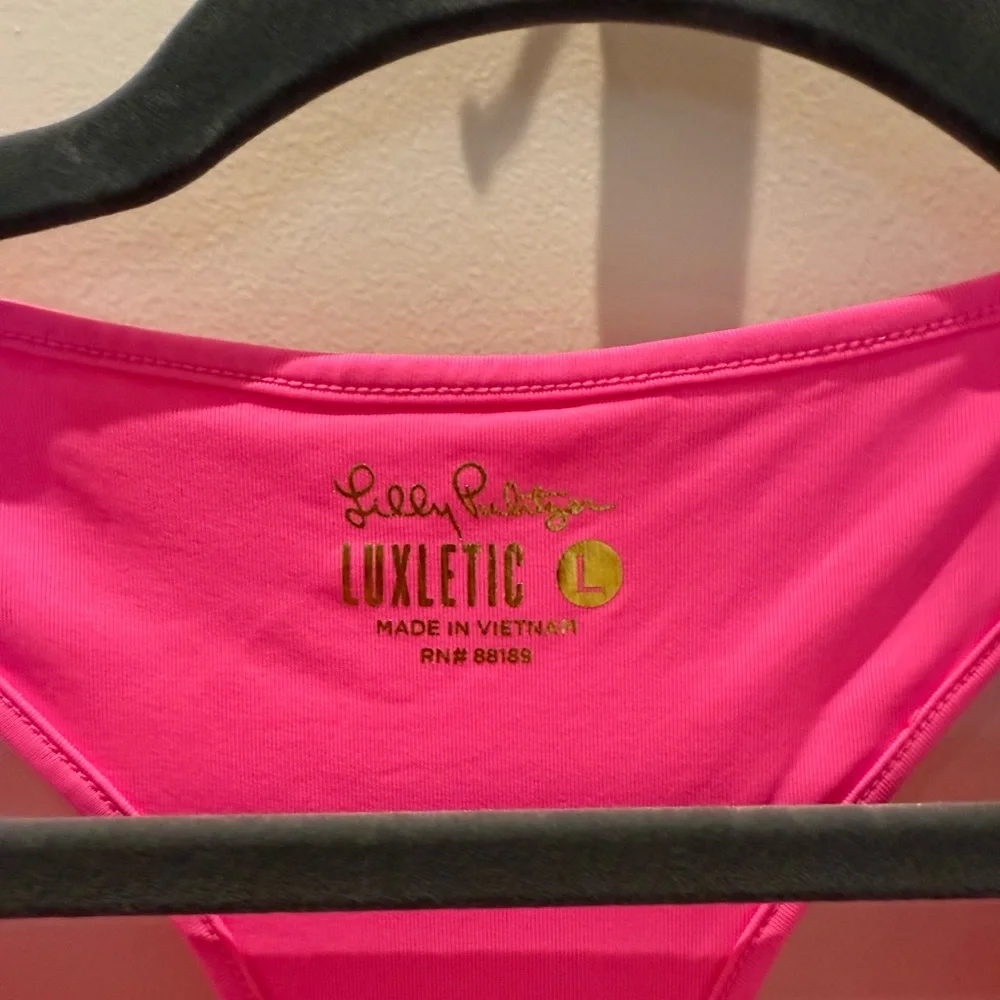 Lilly Pulitzer Luxletic Bright Pink top with built in shelf bra! - Picture 2 of 4